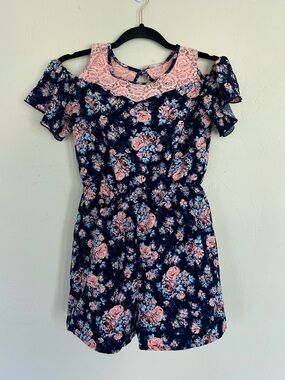 girl's floral romper cold-shoulder sleeves Size Médium (1589)